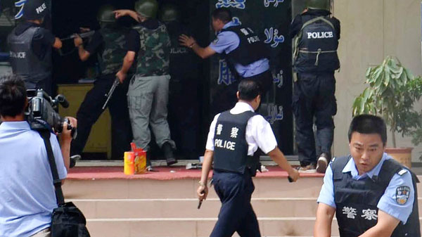 ການໃຊ້ຄວາມຮຸ້ນແຮງຢູ່ ຊິນກ້ຽງ ປະເທດຈີນ, ເຮັດໃຫ້ຫຼາຍຄົນເສຍຊີວິດ